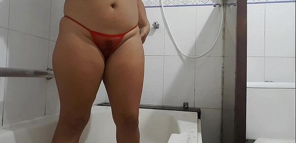  Esta camgirl achou meu watsap na net e esta oferecendo sua buceta e seu cuzinho para mim !!! Sera que eu devo comer 